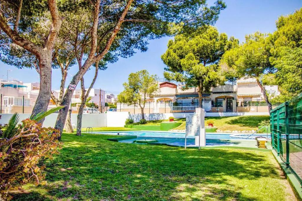 Apartament Casa Del Gato Rojo , Communal Swimming Pool , Terrace With Barbecue Torrevieja Kültér fotó